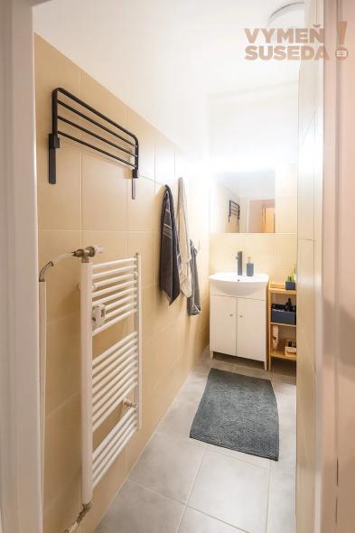 VYMEŇ SUSEDA! – VÝNIMOČNÝ 2 IZB. ZARIADENÝ BYT, PLZENSKÁ, BA III, NOVÉ MESTO