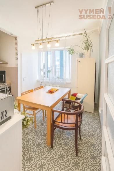 VYMEŇ SUSEDA! – VÝNIMOČNÝ 2 IZB. ZARIADENÝ BYT, PLZENSKÁ, BA III, NOVÉ MESTO