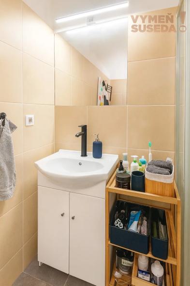 VYMEŇ SUSEDA! – VÝNIMOČNÝ 2 IZB. ZARIADENÝ BYT, PLZENSKÁ, BA III, NOVÉ MESTO