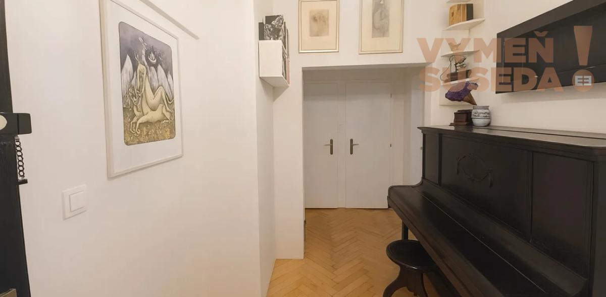 VYMEŇ SUSEDA! – VÝNIMOČNÝ 2 IZB. ZARIADENÝ BYT, PLZENSKÁ, BA III, NOVÉ MESTO