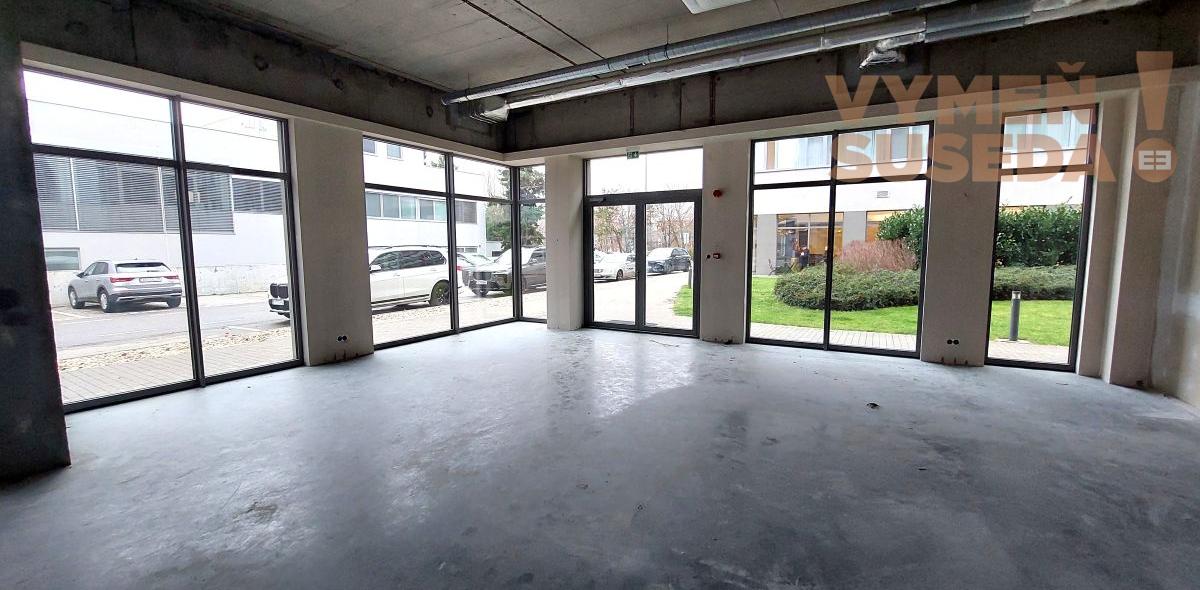 VYMEŇ SUSEDA – TOP prízemný obchodný priestor na prenájom - OMNIA -Ružinov /106m2/ + 2x parkovacie miesto