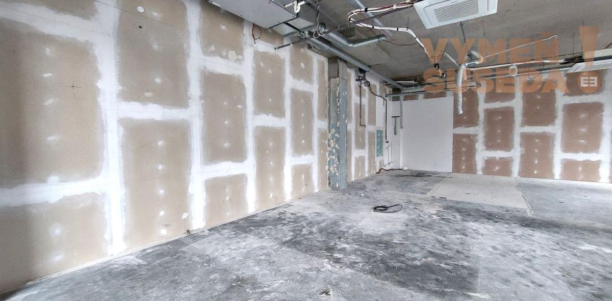 VYMEŇ SUSEDA – TOP prízemný obchodný priestor na prenájom - OMNIA -Ružinov /106m2/ + 2x parkovacie miesto