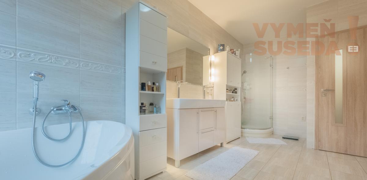 VYMEŇ SUSEDA – KRÁSNY 7 IZB. BYT 380 m2 SO ZÁHRADOU A VLASTNOU GARÁŽOU, DUNAJSKÁ STREDA - CENTRUM.