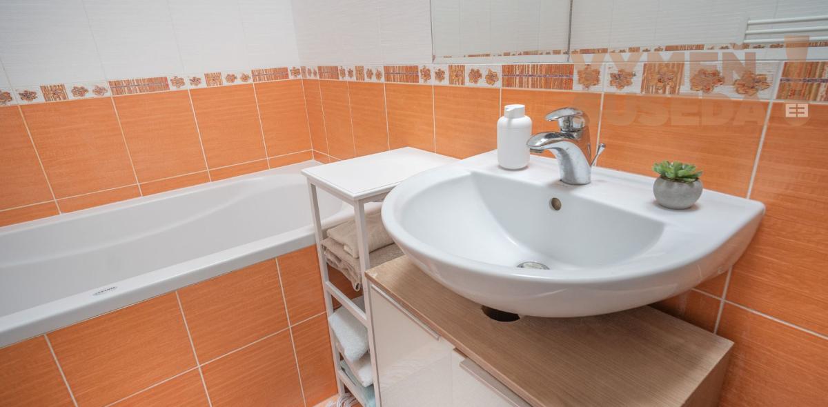 VYMEŇ SUSEDA! - Luxusné bývanie s atmosférou rodinného domu – 4-izbový mezonet so záhradou |Dunajská Lužná