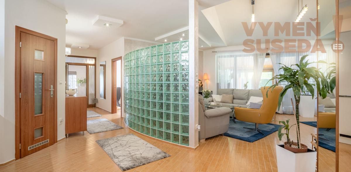 VYMEŇ SUSEDA – Na predaj výnimočný rodinný dom s bazénom, saunou a garážou v Bratislave – Podunajské Biskupice