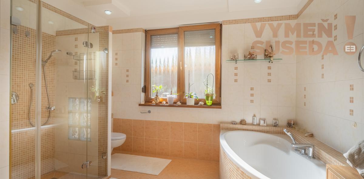 VYMEŇ SUSEDA – Na predaj výnimočný rodinný dom s bazénom, saunou a garážou v Bratislave – Podunajské Biskupice