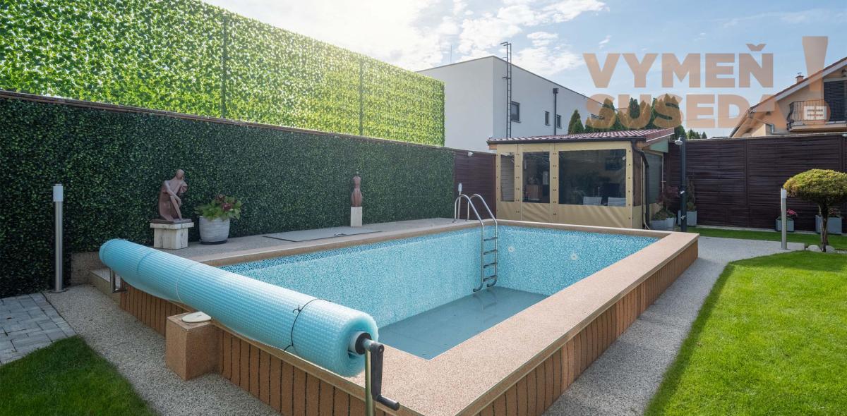 VYMEŇ SUSEDA – Na predaj výnimočný rodinný dom s bazénom, saunou a garážou v Bratislave – Podunajské Biskupice