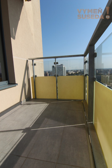 VYMEŇ SUSEDA! - JEDINEČNÝ 3 IZB. BYT S DVOMA BALKÓNMI A KRÁSNYM VÝHĽADOM, GARÁŽ+PIVNICA, NOVOSTAVBA, NIVY