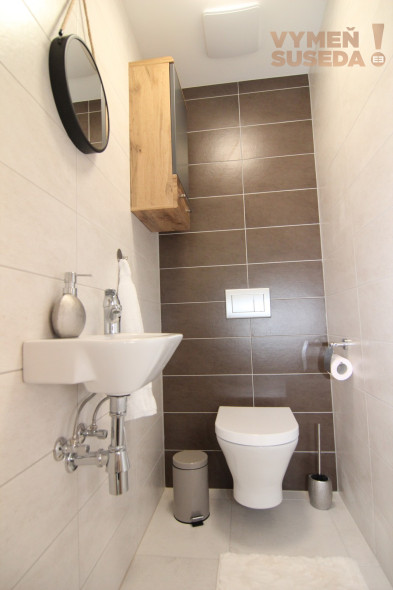 VYMEŇ SUSEDA! - JEDINEČNÝ 3 IZB. BYT S DVOMA BALKÓNMI A KRÁSNYM VÝHĽADOM, GARÁŽ+PIVNICA, NOVOSTAVBA, NIVY