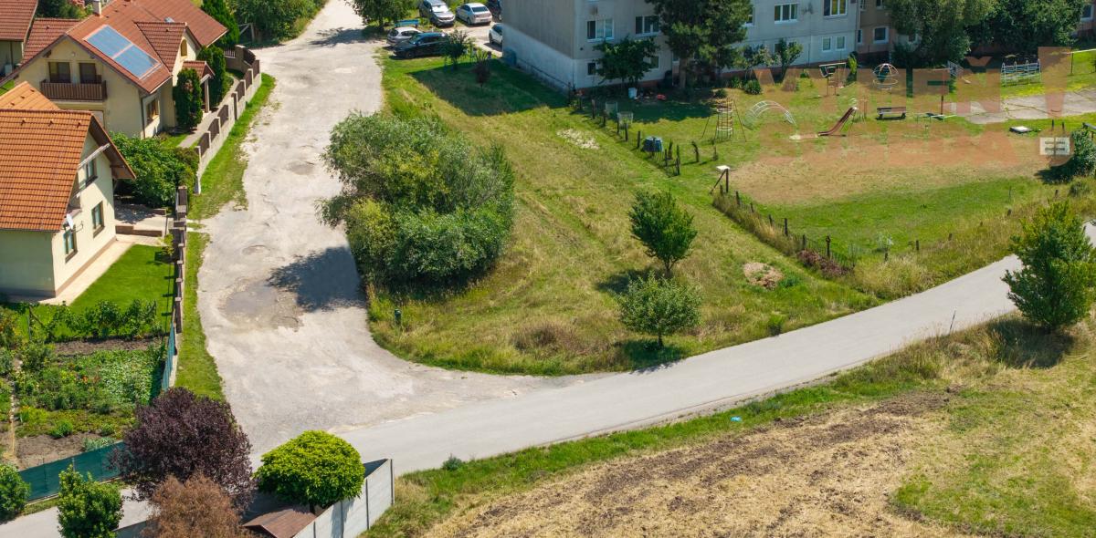 VYMEŇ SUSEDA! - Výnimočný, stavebný pozemok na predaj 1154.00 m2 + podiel na ceste, všetky IS, Stupava.