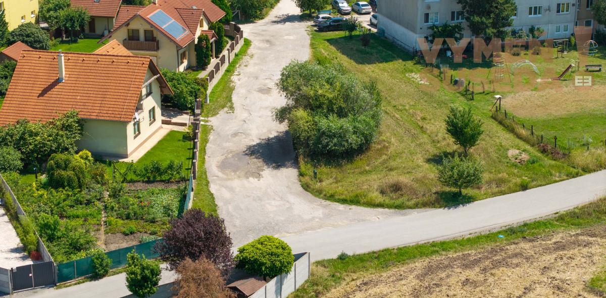 VYMEŇ SUSEDA! - Výnimočný, stavebný pozemok na predaj 1154.00 m2 + podiel na ceste, všetky IS, Stupava.