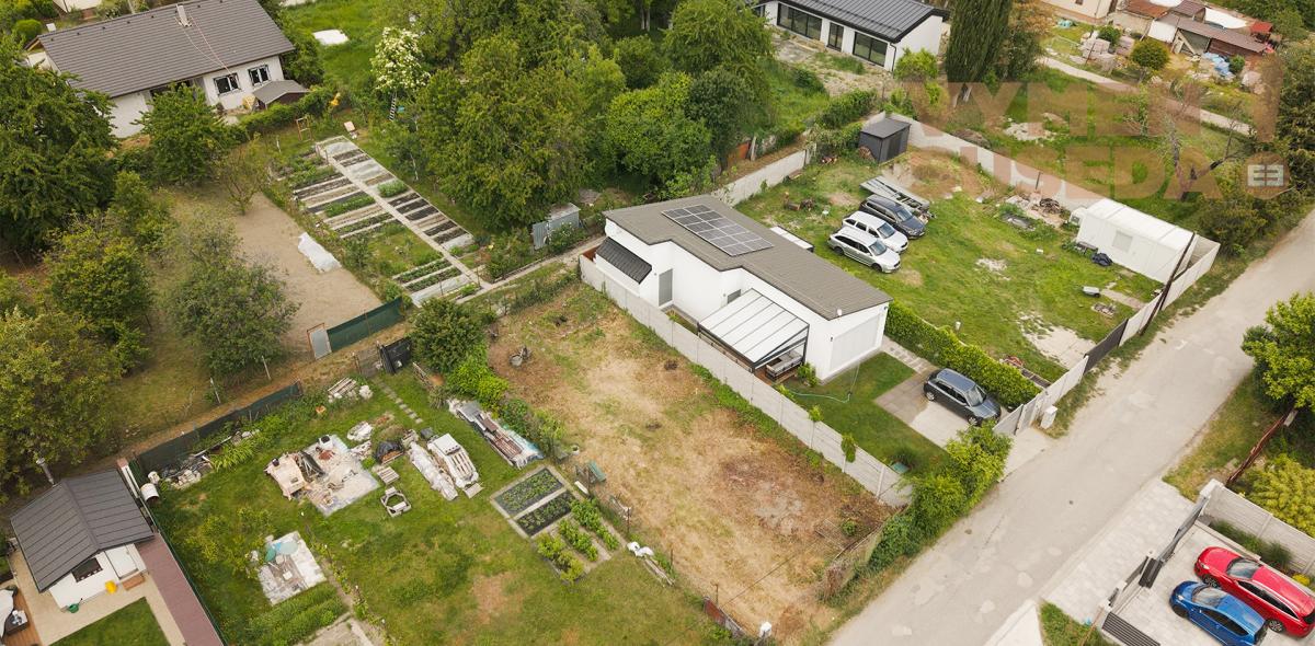 VYMEŇ SUSEDA! - VÝNIMOČNÝ STAVEBNÝ POZEMOK, BOČNÁ ULICA, BRATISLAVA II - TRNÁVKA.