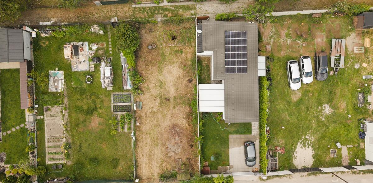 VYMEŇ SUSEDA! - VÝNIMOČNÝ STAVEBNÝ POZEMOK, BOČNÁ ULICA, BRATISLAVA II - TRNÁVKA.