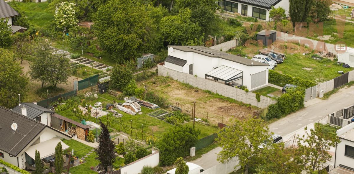 VYMEŇ SUSEDA! - VÝNIMOČNÝ STAVEBNÝ POZEMOK, BOČNÁ ULICA, BRATISLAVA II - TRNÁVKA.