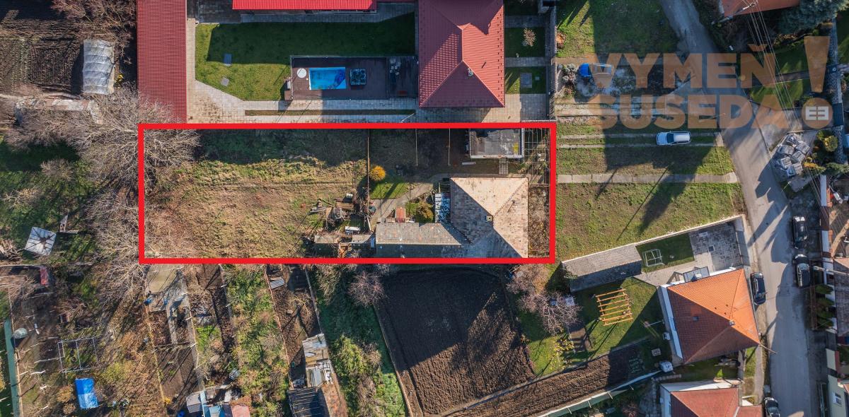 VYMEŇ SUSEDA! - VÝNIMOČNÝ STAVEBNÝ POZEMOK S RODINNÝM DOMOM ŠALGOČKA.