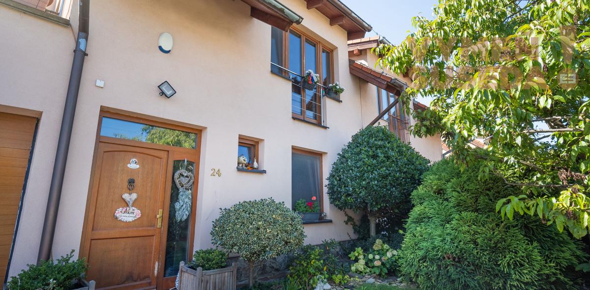 VYMEŇ SUSEDA! – PONÚKAME NA PREDAJ VÝNIMOČNÝ 5 IZBOVÝ RODINNÝ DOM, STUPAVA.