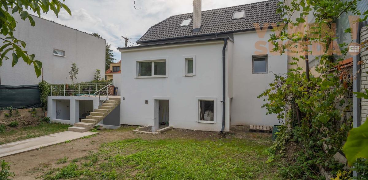 VYMEŇ SUSEDA! – PONÚKAME NA PREDAJ VÝNIMOČNÝ RD - RUŽINOV / PRIEVOZ S KRÁSNYM POZEMKOM 549m2