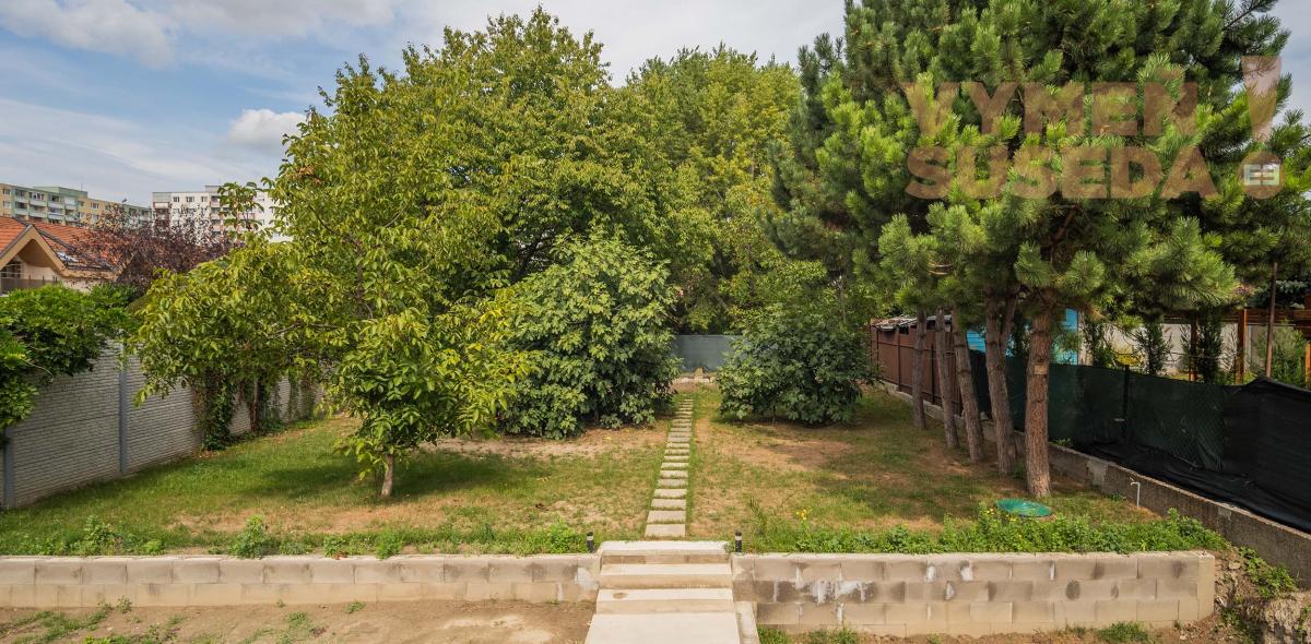 VYMEŇ SUSEDA! – PONÚKAME NA PREDAJ VÝNIMOČNÝ RD - RUŽINOV / PRIEVOZ S KRÁSNYM POZEMKOM 549m2