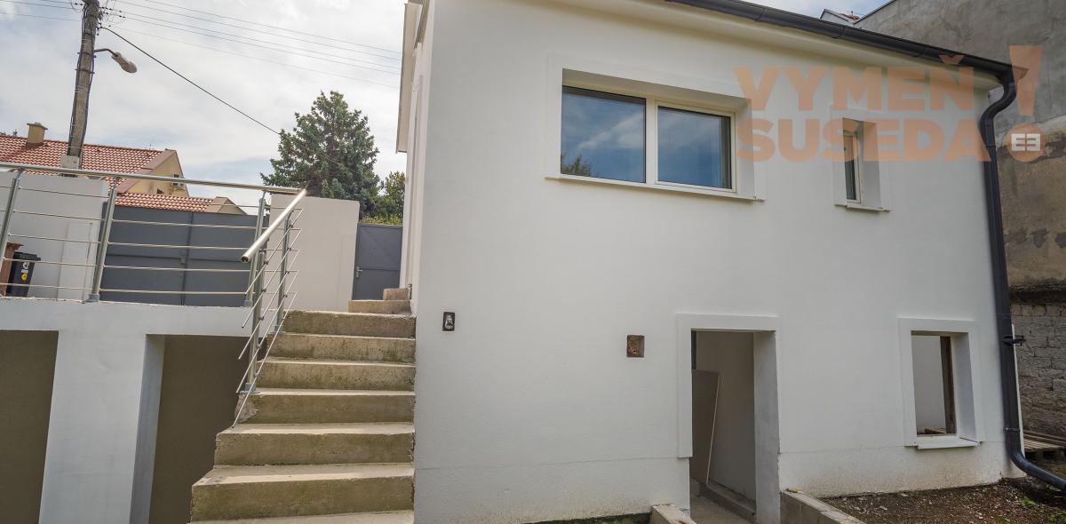 VYMEŇ SUSEDA! – PONÚKAME NA PREDAJ VÝNIMOČNÝ RD - RUŽINOV / PRIEVOZ S KRÁSNYM POZEMKOM 549m2