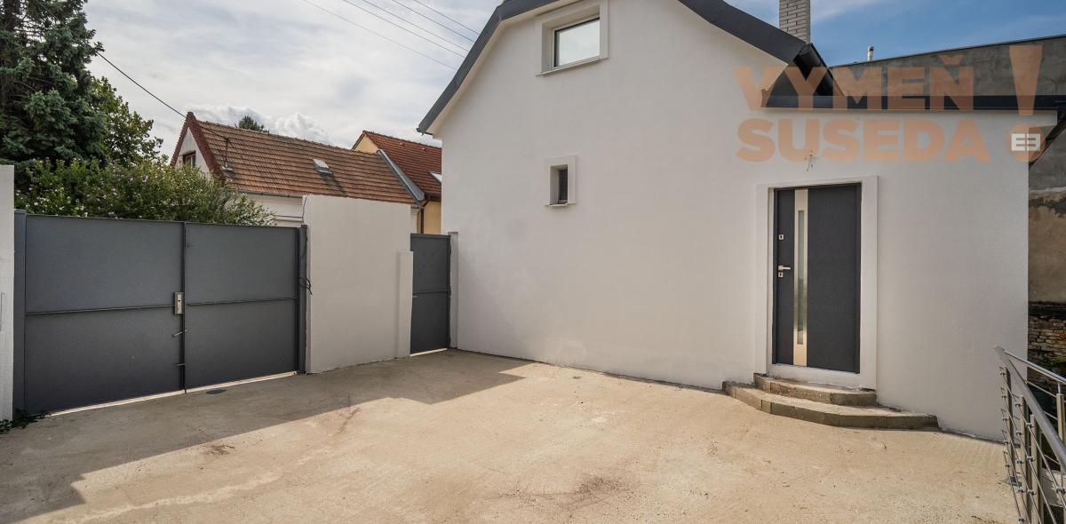 VYMEŇ SUSEDA! – PONÚKAME NA PREDAJ VÝNIMOČNÝ RD - RUŽINOV / PRIEVOZ S KRÁSNYM POZEMKOM 549m2