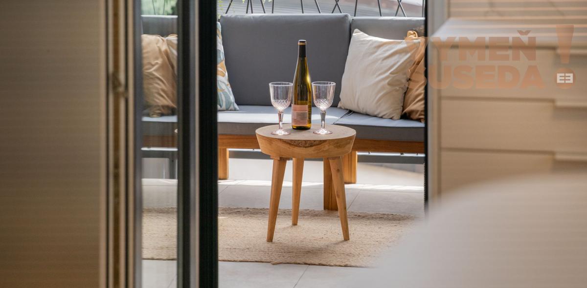 VYMEŇ SUSEDA! - Výnimočný, 4 izb. byt s terasou, vysokými stropmi, pozemkom, zariadený vo vysokom štandarde, NOVOSTAVBA, LOZORNO.