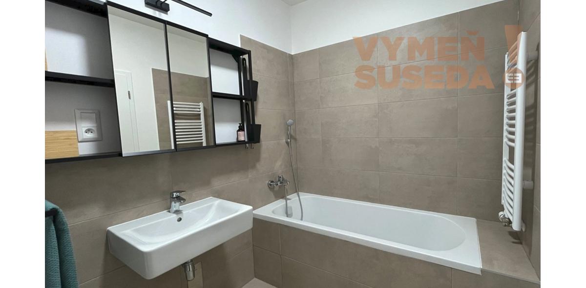 VYMEŇ SUSEDA! – VÝNIMOČNÝ KLIMATIZOVANÝ 2 IZB.  BYT S DVOMA BALKÓNMI , LABUTIA UL., BA V, PETRŽALKA