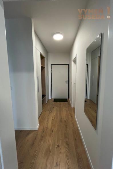 VYMEŇ SUSEDA! – VÝNIMOČNÝ KLIMATIZOVANÝ 2 IZB.  BYT S DVOMA BALKÓNMI , LABUTIA UL., BA V, PETRŽALKA