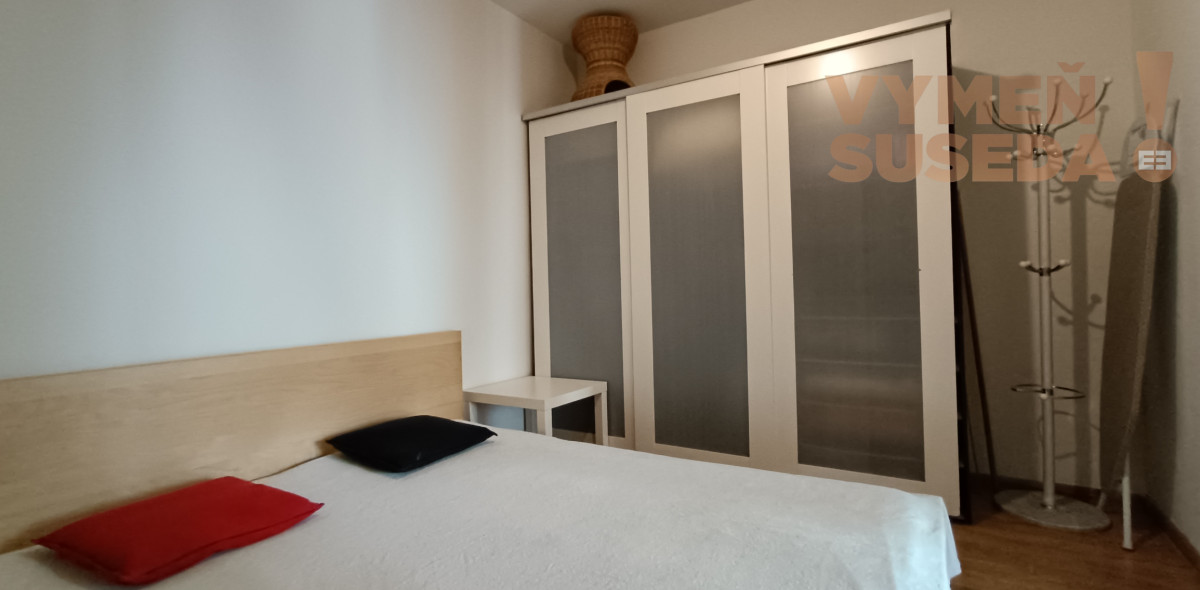 VYMEŇ SUSEDA! - Prenájom 2-izbového bytu – Medená ulica, BA Staré mesto