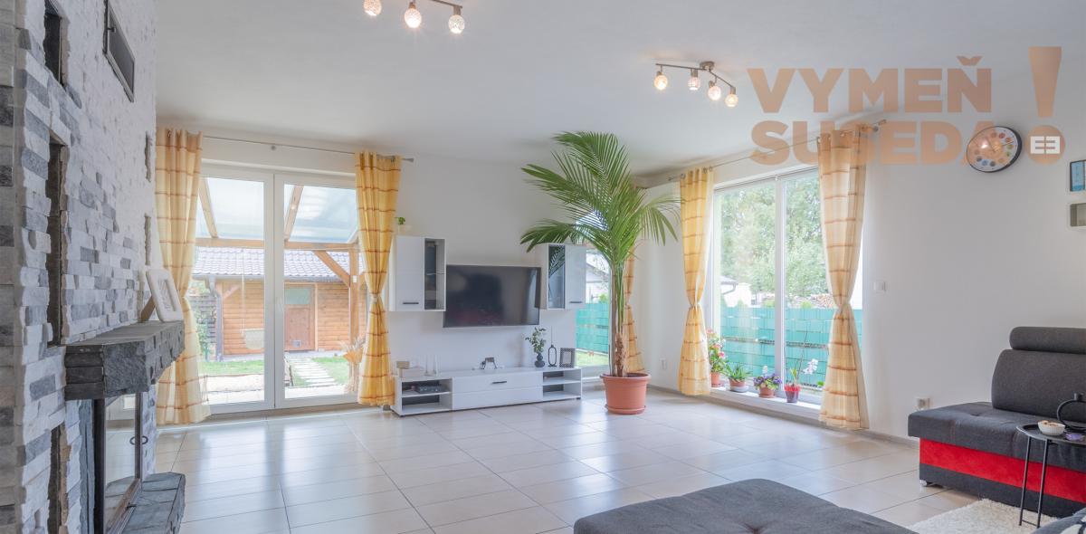 VYMEŇ SUSEDA! - 4 IZB. RODINNÝ DOM S VEĽKÝM ZÁHRADNÝM DOMČEKOM V NOVOVYBUDOVANEJ REZIDENČNEJ LOKALITE VAMPÍL