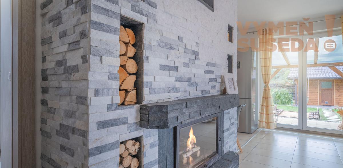 VYMEŇ SUSEDA! - 4 IZB. RODINNÝ DOM S VEĽKÝM ZÁHRADNÝM DOMČEKOM V NOVOVYBUDOVANEJ REZIDENČNEJ LOKALITE VAMPÍL