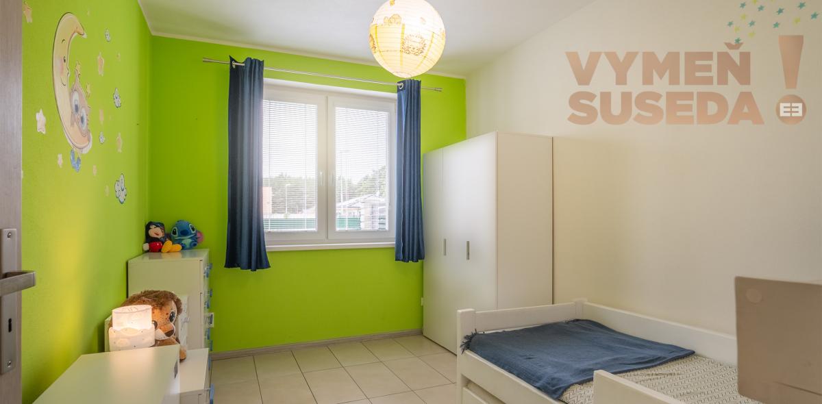 VYMEŇ SUSEDA! - 4 IZB. RODINNÝ DOM S VEĽKÝM ZÁHRADNÝM DOMČEKOM V NOVOVYBUDOVANEJ REZIDENČNEJ LOKALITE VAMPÍL