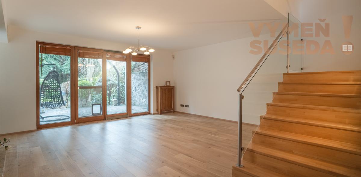 VYMEŇ SUSEDA! – PONÚKAME NA PREDAJ VÝNIMOČNÝ 5 IZBOVÝ RODINNÝ DOM, STUPAVA.