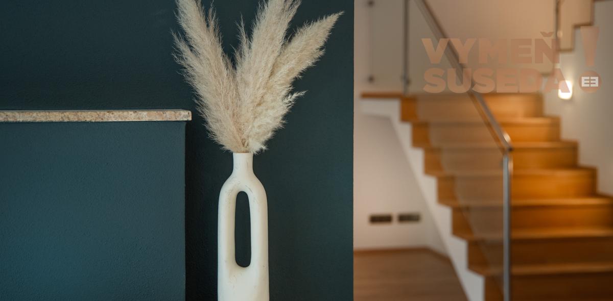 VYMEŇ SUSEDA! – PONÚKAME NA PREDAJ VÝNIMOČNÝ 5 IZBOVÝ RODINNÝ DOM, STUPAVA.