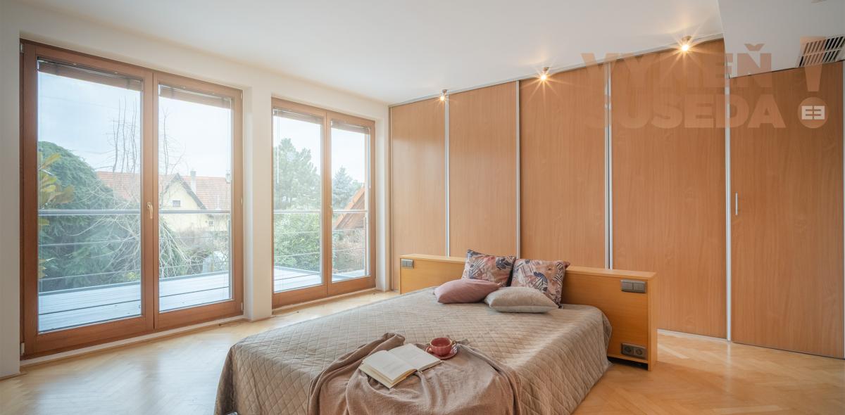 VYMEŇ SUSEDA! – PONÚKAME NA PREDAJ VÝNIMOČNÝ 5 IZBOVÝ RODINNÝ DOM, STUPAVA.