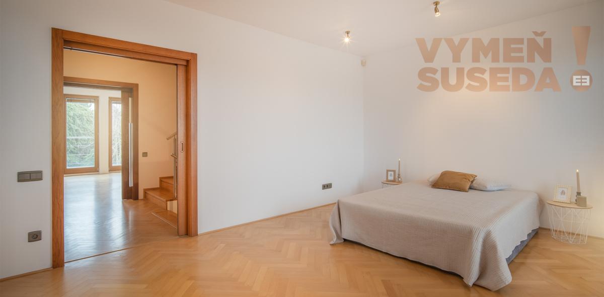 VYMEŇ SUSEDA! – PONÚKAME NA PREDAJ VÝNIMOČNÝ 5 IZBOVÝ RODINNÝ DOM, STUPAVA.