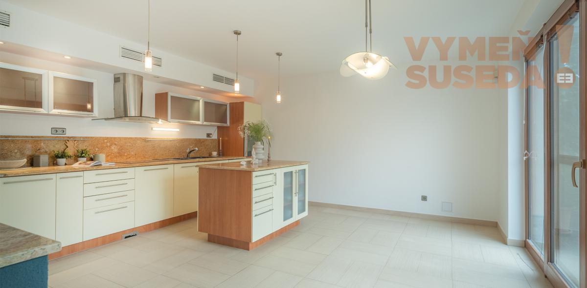 VYMEŇ SUSEDA! – PONÚKAME NA PREDAJ VÝNIMOČNÝ 5 IZBOVÝ RODINNÝ DOM, STUPAVA.