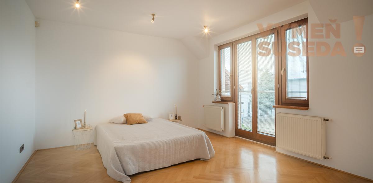 VYMEŇ SUSEDA! – PONÚKAME NA PREDAJ VÝNIMOČNÝ 5 IZBOVÝ RODINNÝ DOM, STUPAVA.