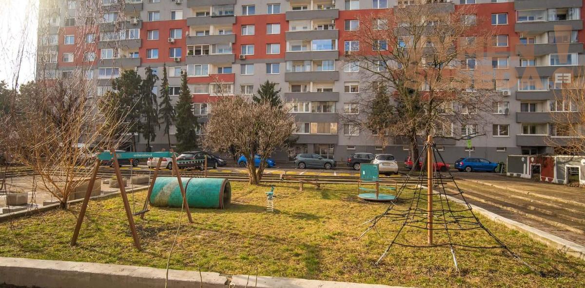 VYMEŇ SUSEDA! – Na predaj výnimočný 3 izbový byt v srdci Bratislavy – m.č. Ružinov /Sputniková ulica/