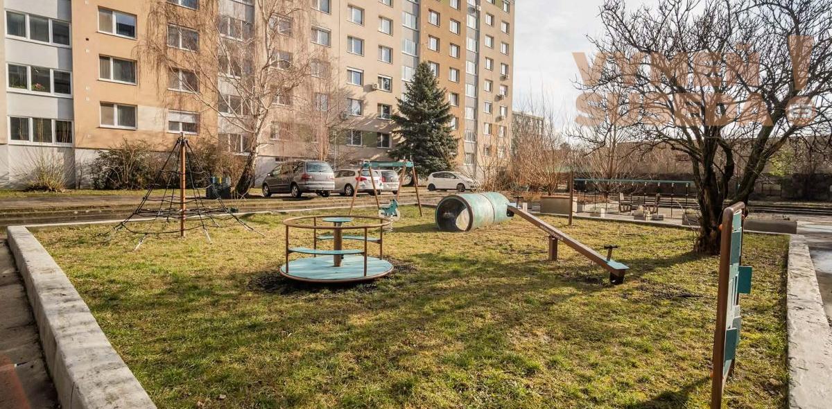 VYMEŇ SUSEDA! – Na predaj výnimočný 3 izbový byt v srdci Bratislavy – m.č. Ružinov /Sputniková ulica/