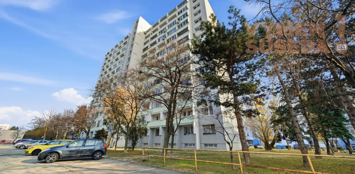 VYMEŇ SUSEDA! – VÝNIMOČNÝ 1 IZBOVÝ BYT V RUŽINOVE NA REZEDOVEJ ULICI