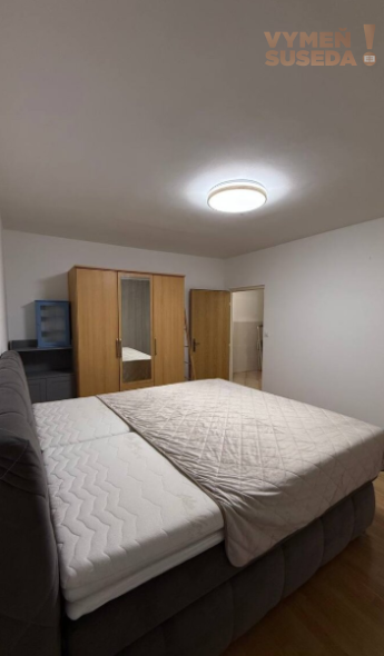 NA PRENÁJOM – PRIESTRANNÝ  2-IZBOVÝ BYT, REZEDOVÁ ULICA