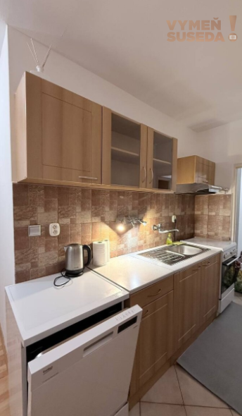 NA PRENÁJOM – PRIESTRANNÝ  2-IZBOVÝ BYT, REZEDOVÁ ULICA