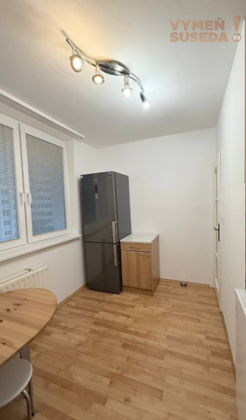 NA PRENÁJOM – PRIESTRANNÝ  2-IZBOVÝ BYT, REZEDOVÁ ULICA