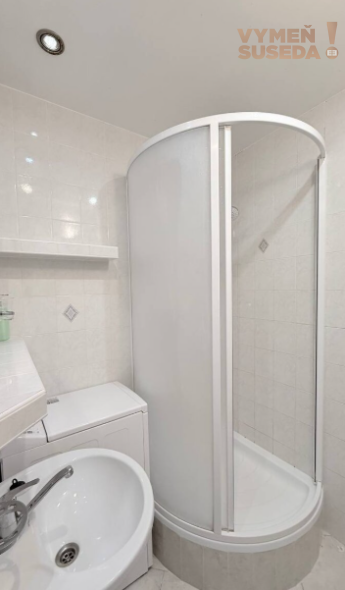 NA PRENÁJOM – PRIESTRANNÝ  2-IZBOVÝ BYT, REZEDOVÁ ULICA