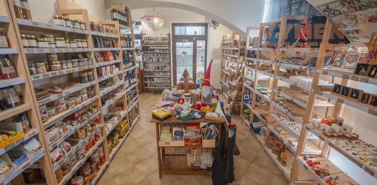 ESTATE INVEST – Exkluzívna investičná nehnuteľnosť o výmere 1000m2 s luxusným veľkometrážnym bytom v centre mesta Banská Bystrica