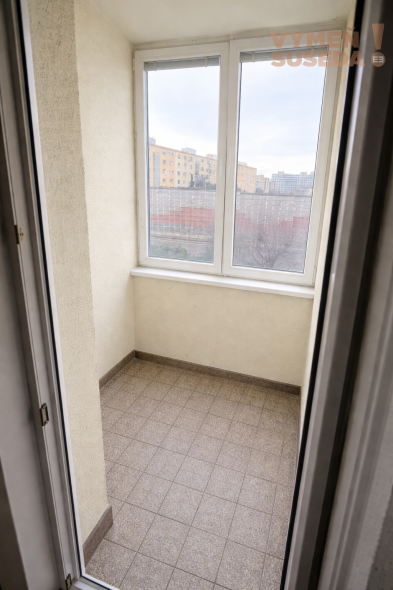 VYMEŇ SUSEDA! - Výnimočný  4-izbový byt v Ružinove s dvoma loggiami – Martinčekova ulica.