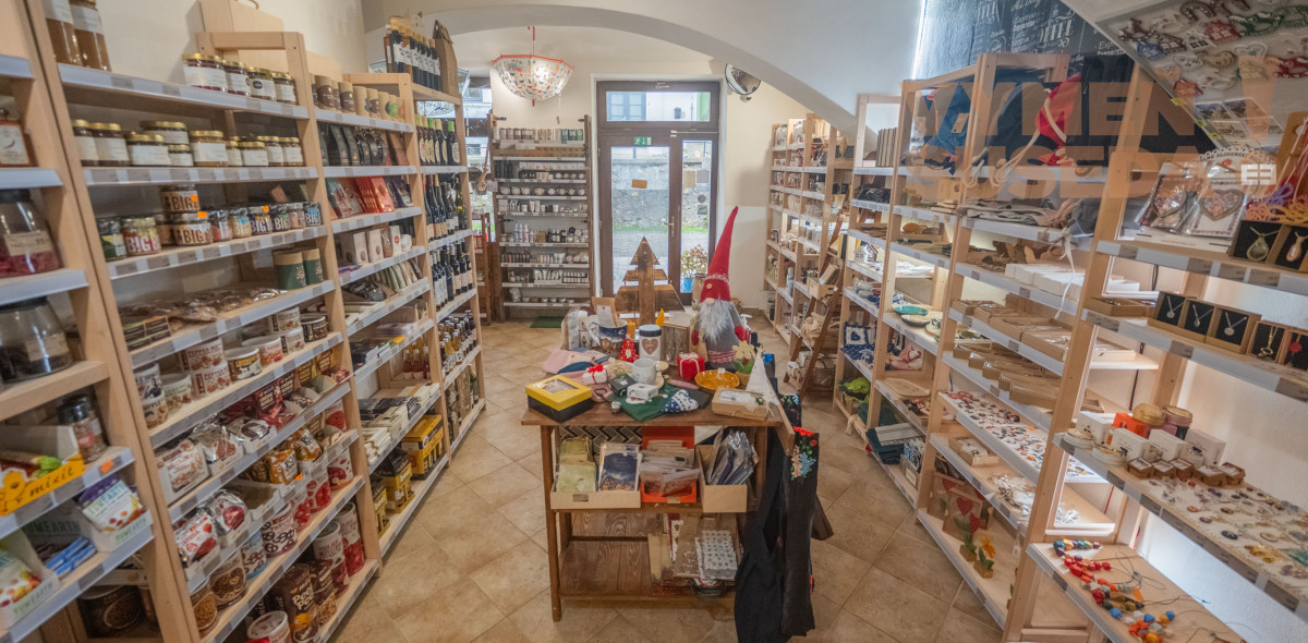 ESTATE INVEST – Exkluzívna investičná nehnuteľnosť o výmere 1000m2 s luxusným veľkometrážnym bytom v centre mesta Banská Bystrica