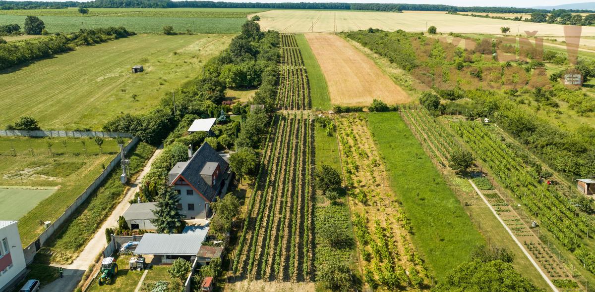 VYMEŇ SUSEDA! – PONÚKAME NA PREDAJ VÝNIMOČNÝ 6 IZB. RODINNÝ DOM, ŠENKVICE