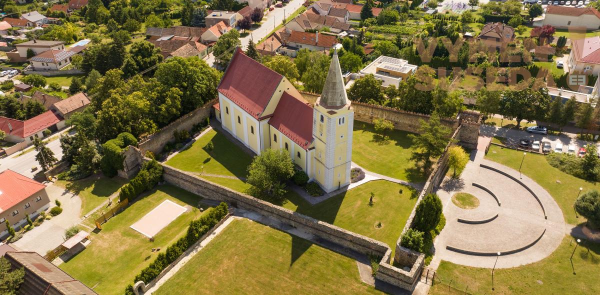 VYMEŇ SUSEDA! – PONÚKAME NA PREDAJ VÝNIMOČNÝ 6 IZB. RODINNÝ DOM, ŠENKVICE