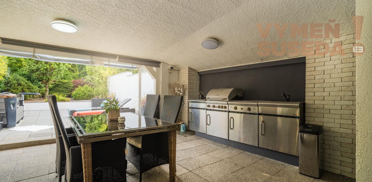 VYMEŇ SUSEDA! – PONÚKAME NA PREDAJ VÝNIMOČNÝ 6 IZB. RODINNÝ DOM, ŠENKVICE